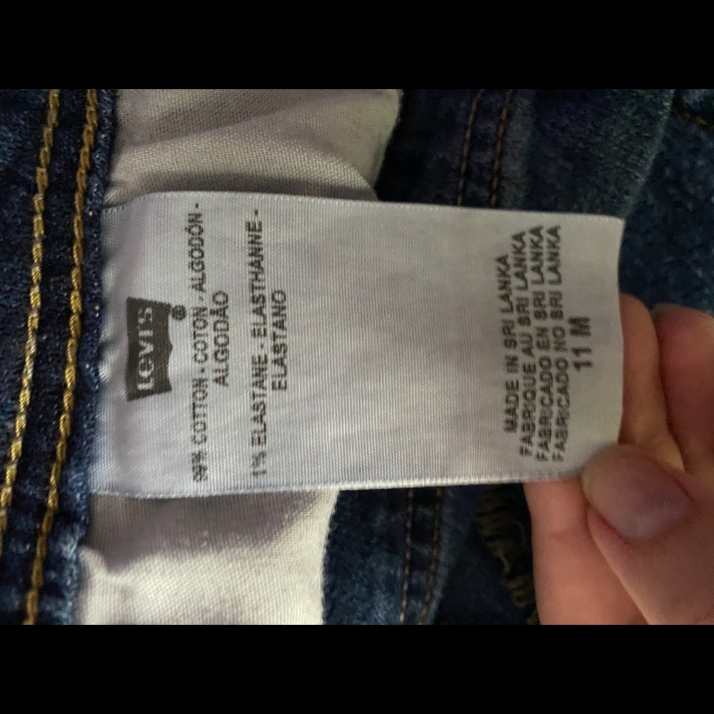 Levis Jeans - Picture 3 of 6